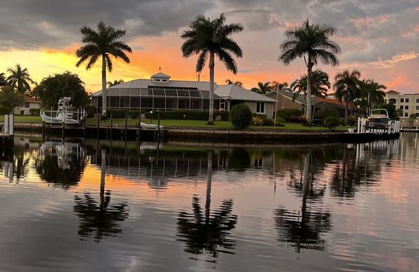 Gorgeous Sunsets on the water (Boat lift not available)