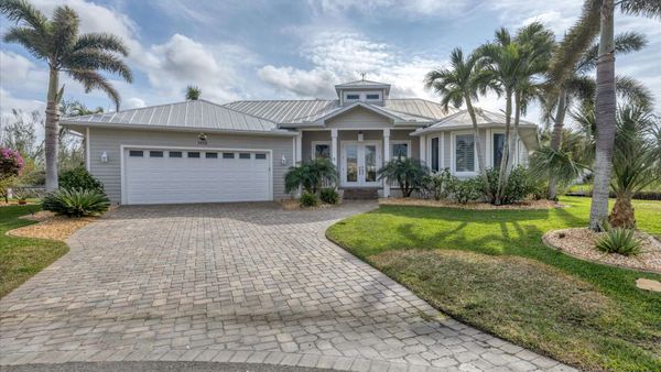 Stay in this beautiful Punta Gorda Isles home- at the end of a quiet cul-de-sac