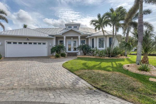 Stay in this beautiful Punta Gorda Isles home- at the end of a quiet cul-de-sac