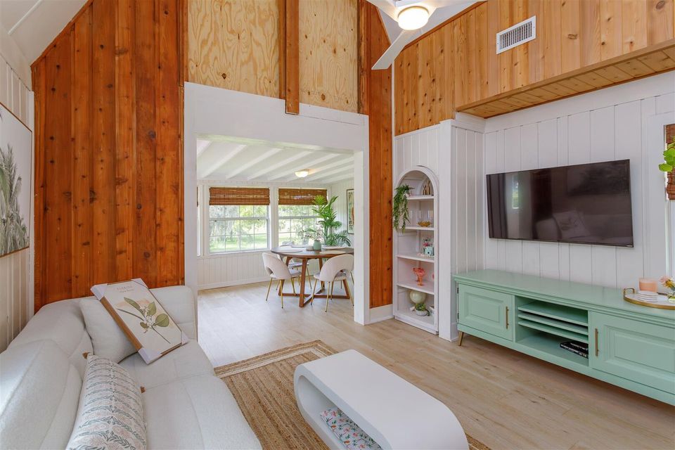 Family Room (Angle)