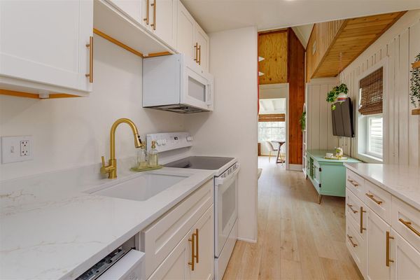 Kitchen (Angle 2)