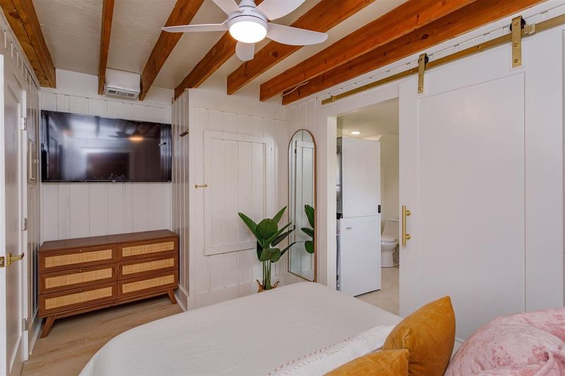 Master Bedroom (Angle)