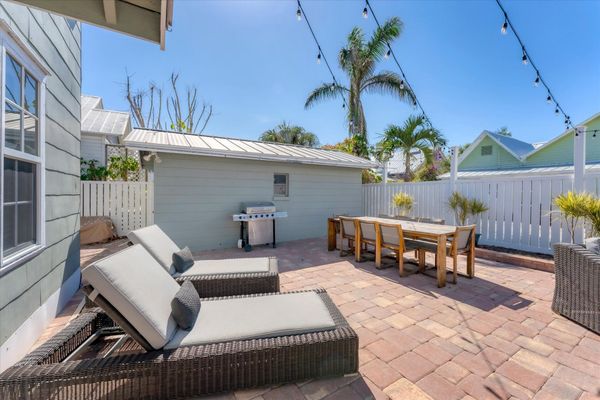 Outdoor dining, lounges and grill
