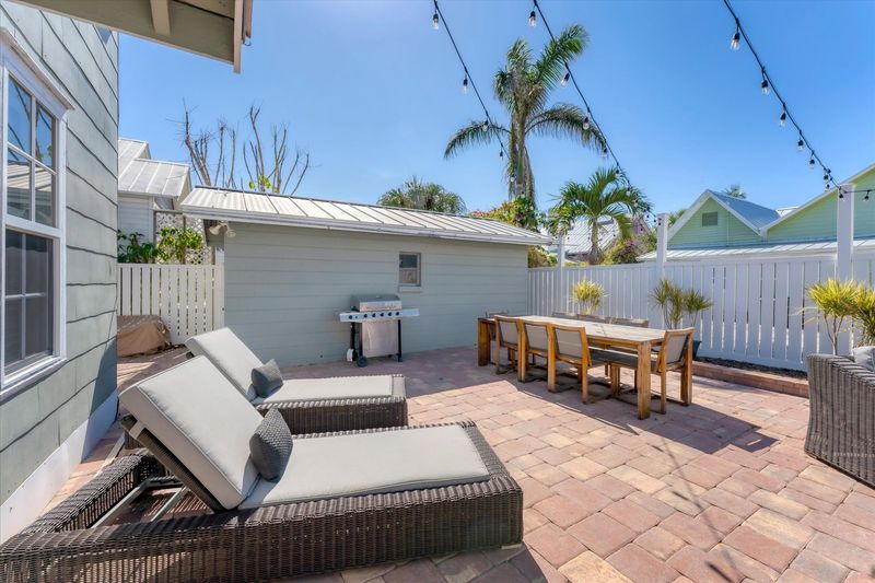Outdoor dining, lounges and grill