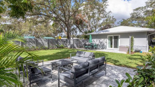 Quaint, peaceful, pet-friendly Sarasota home with private, fully-fenced backyard. Just minutes from downtown Sarasota and gulf beaches