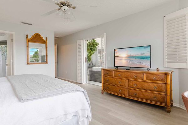Lanai Access Master bedroom