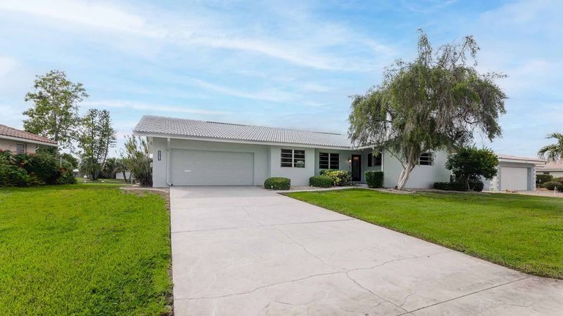 Spacious driveway