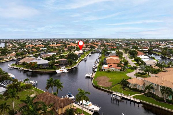 Punta Gorda Isles home (Boat lift not available)