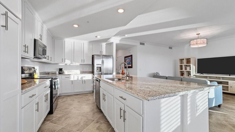 Spacious and bright kitchen