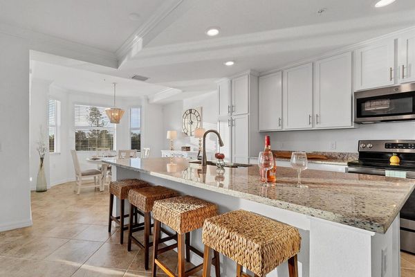 Plenty of space at the breakfast bar