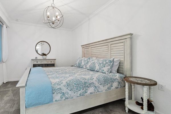 King Master Bedroom with ensuite
40 inch smart tv for streaming