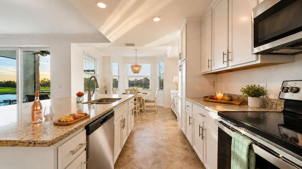 Bright, open, fully-equipped kitchen