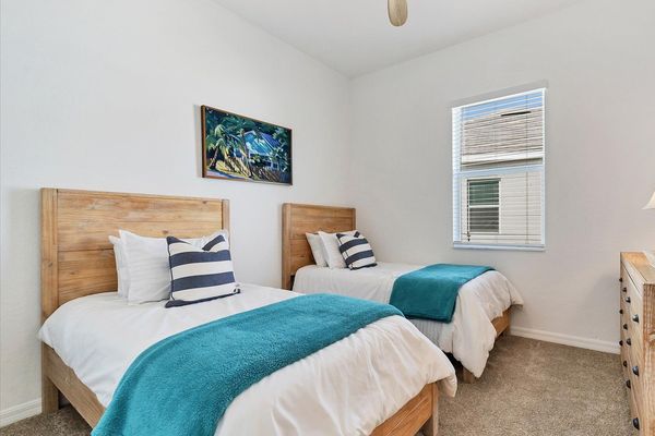 Two twin guest bedroom with ensuite