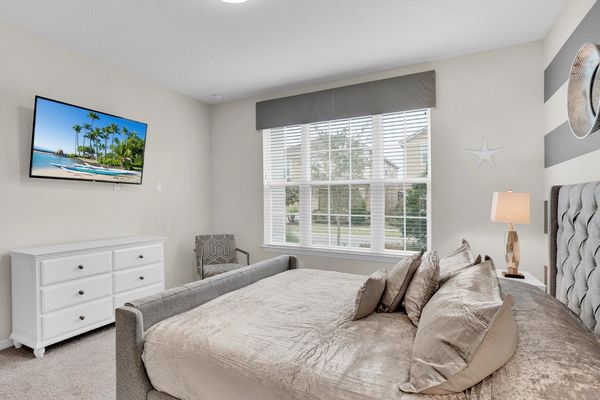 Master King Bedroom (1 Angle)
55" Roku TV