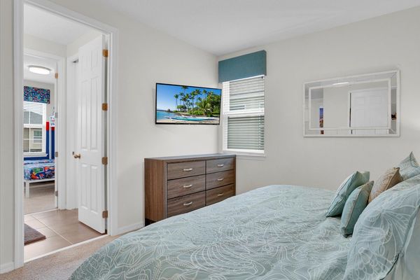 King Bedroom 3 (Angle)
43" Roku TV