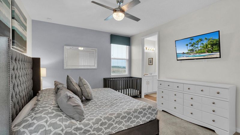 King Bedroom 8 (Angle)
43" Roku TV