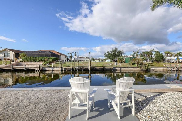 Relax by the water, watch for all sorts of birds and sealife (Boat lift not available)