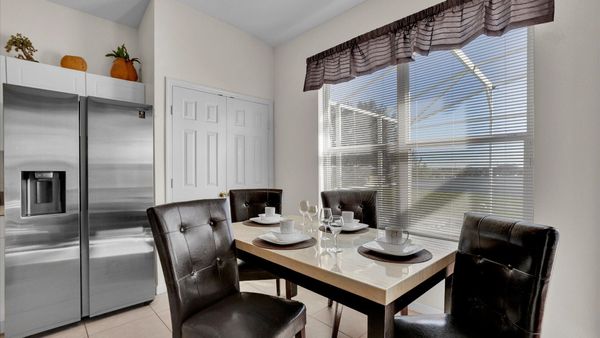 Dining Area (Angle)