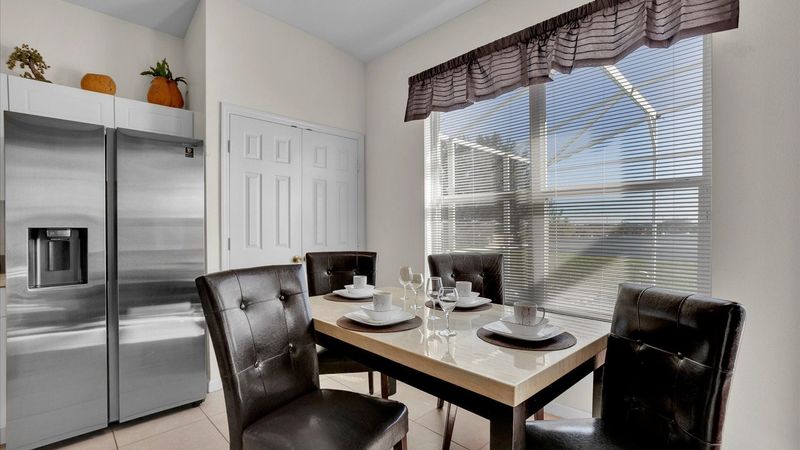 Dining Area (Angle)
