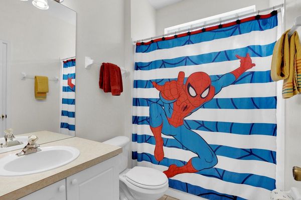 Hall Bathroom 3
Tub/Shower Combo