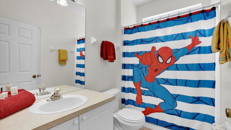 Hall Bathroom 3
Tub/Shower Combo