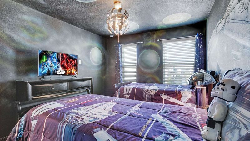 Two Twins Suite Bedroom 3 Upstairs
Attached Bathroom-Shower
Star Wars Theme