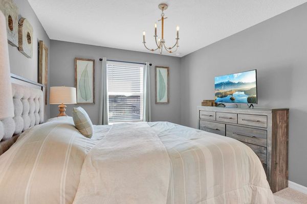 King Suite Bedroom 2 (Angle)
40" Smart TV