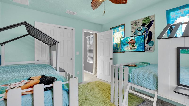 Two Twins Bedroom 5 (Angle)
32" Smart TV