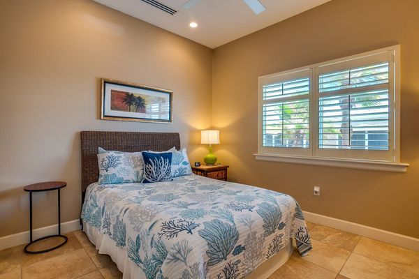 Bedroom 2 - Queen Bed