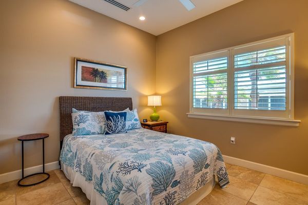 Bedroom 2 - Queen Bed