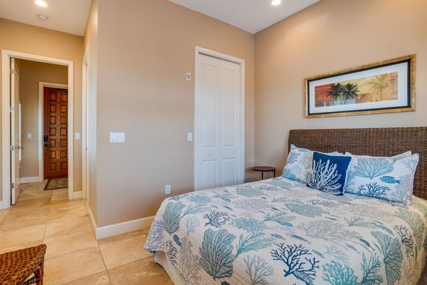 Bedroom 2 - Queen Bed