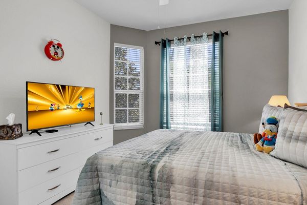 Queen Bedroom 2
43" Smart Tv