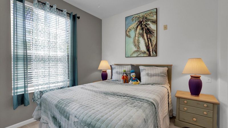 Queen Bedroom 2 (Angle)