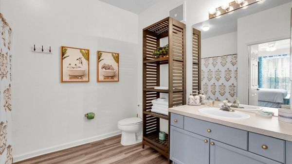 Hall Bathroom 2
Tub/Shower Combo