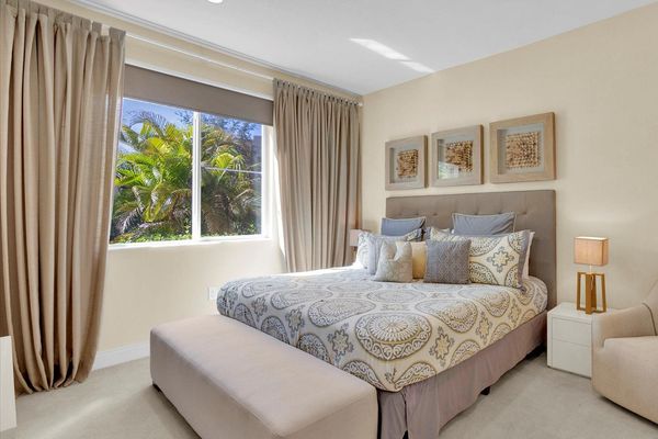 Master King Bedroom 1
Downstairs
Attached Bathroom