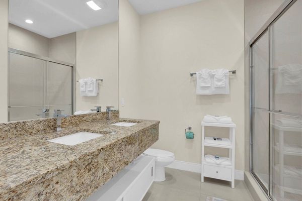 Master King Bathroom 1
Downstairs
Shower