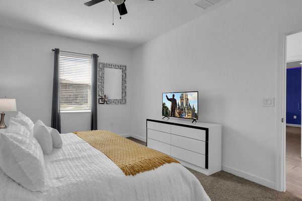 King Suite Bedroom 2 (Angle)
40" Smart TV