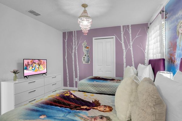 Two Twins Bedroom 4 (Angle)
32" Roku TV