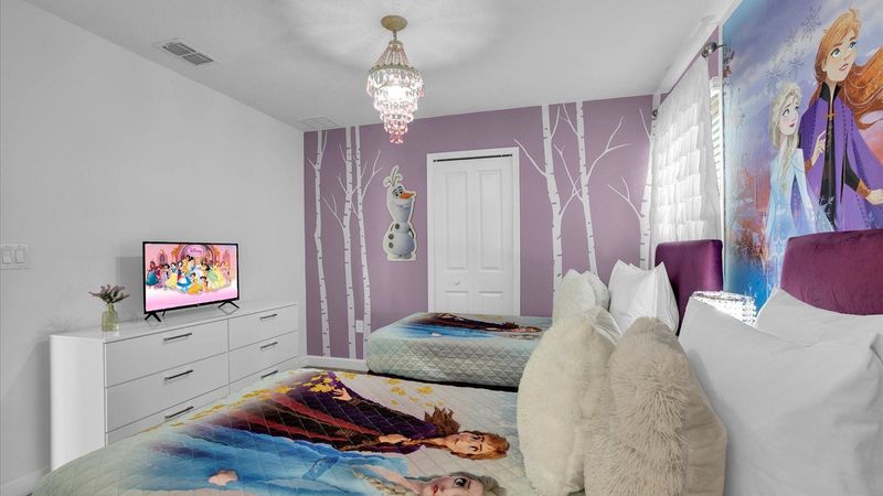 Two Twins Bedroom 4 (Angle)
32" Roku TV