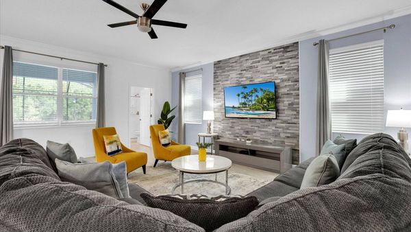 Living Room
65" Smart TV