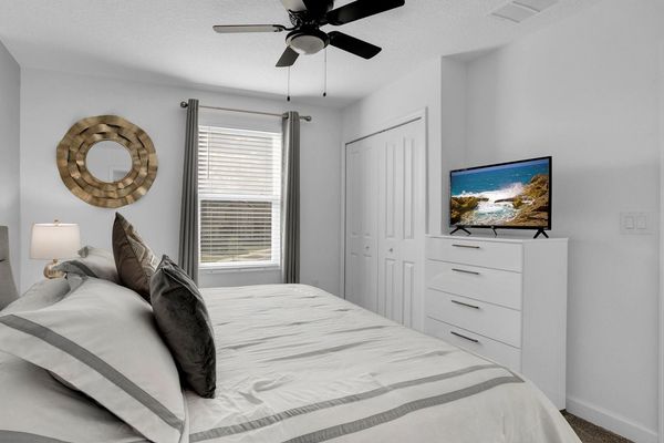 King Bedroom 3 (Angle)
32" Roku TV