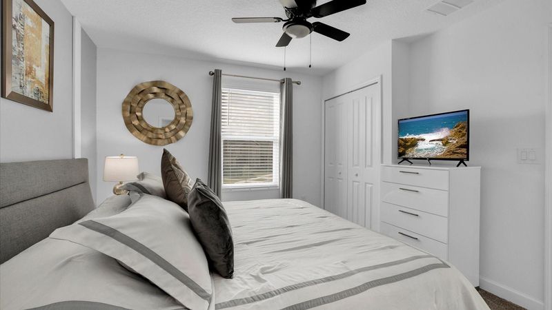 King Bedroom 3 (Angle)
32" Roku TV