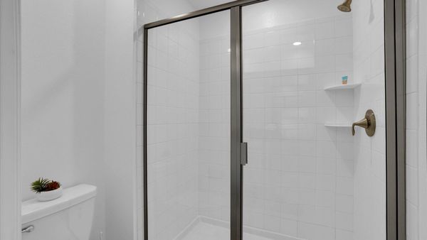 Bathroom 3 (Angle)