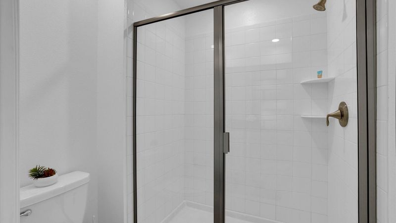 Bathroom 3 (Angle)