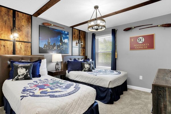 Twin/Double Suite Bedroom 6
Upstairs
Attached Bathroom
Harry Potter Theme