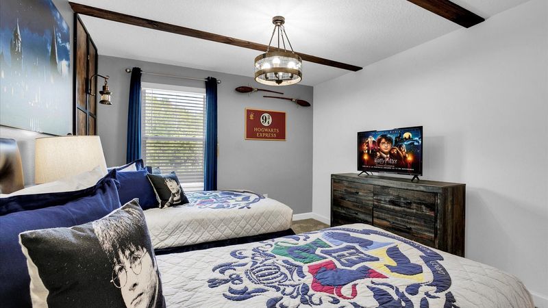 Twin/Double Bedroom 6 (Angle)
40" Roku TV