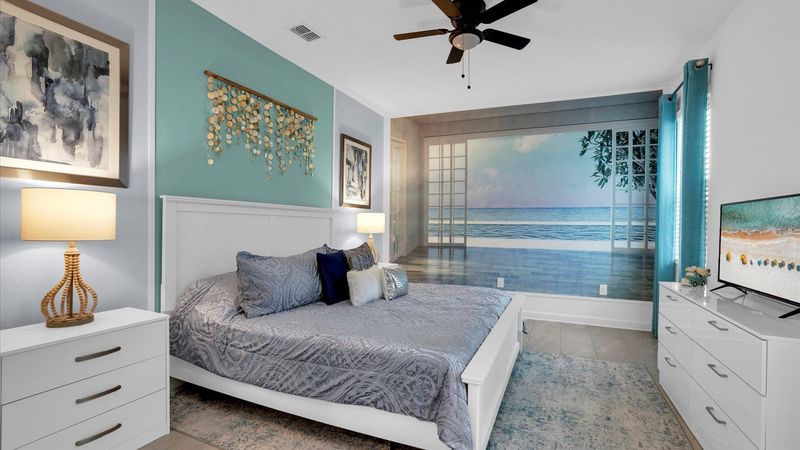 King Bedroom 7 Downstairs
40"  Smart TV