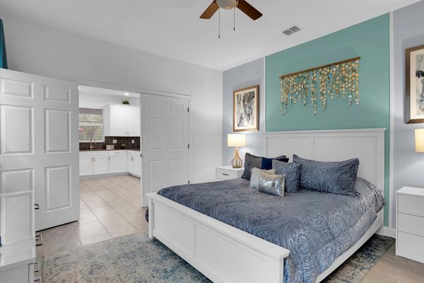 King Bedroom 7 (Angle)