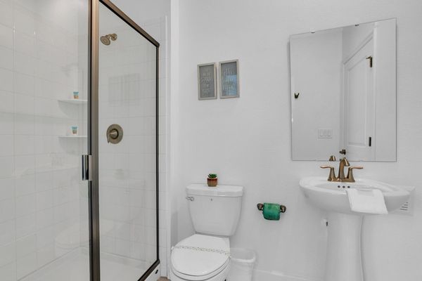 Pool Bathroom 5 Downstairs
Shower
Door to Pool