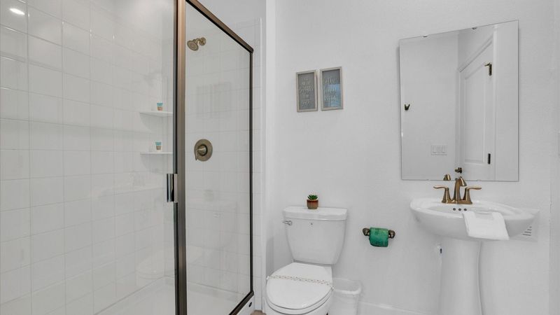 Pool Bathroom 5 Downstairs
Shower
Door to Pool